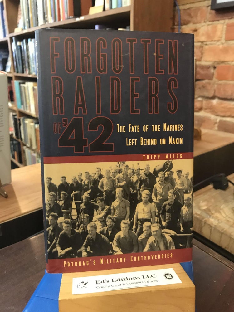Forgotten Raiders of '42: The Fate of the Marines Left Behind on Makin (Military Controversies. Tripp Wiles.
