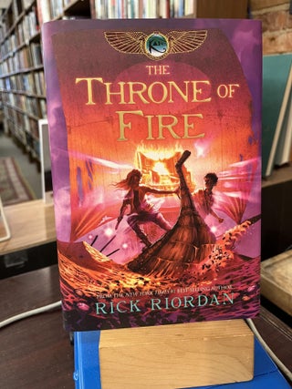 Item #215707 The Throne of Fire (The Kane Chronicles, Book 2). Rick Riordan
