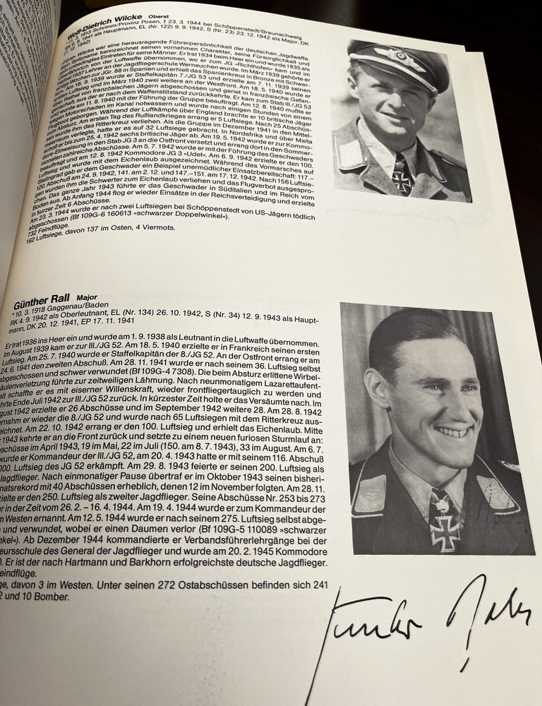DIE RITTERKREUZTR&Atilde;&bdquo;GER DER LUFTWAFFE. BAND 1: JAGDFLIEGER 1939-1945. Ernst Obermaier.
